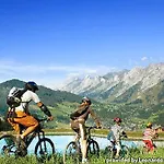Alpen Roc فندق لا كلوساز